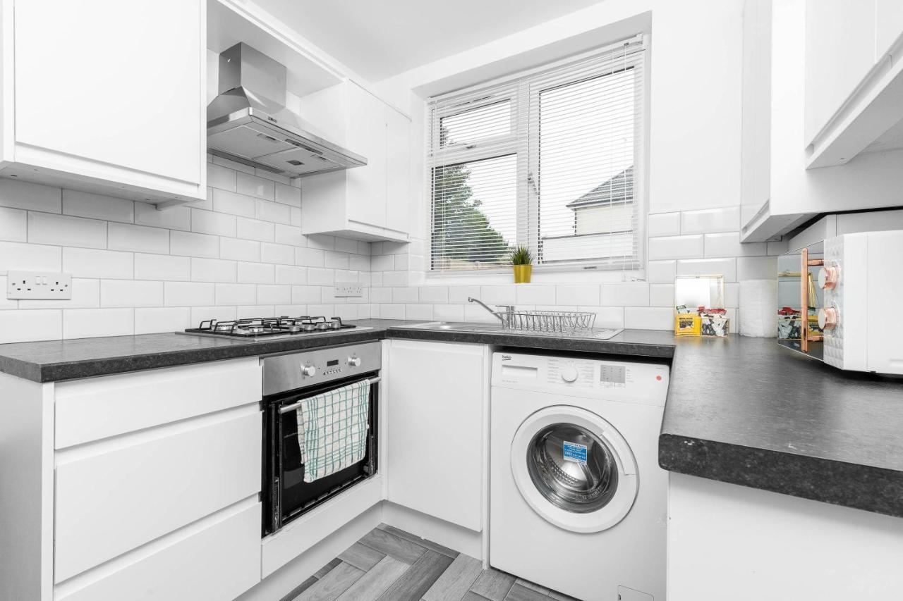 5 Bedroom House - 10 Guests - Multiple Off Street Parking - Garden - Smart Tv - Wifi - Contractors - Families - Groups Бирмингем Экстерьер фото