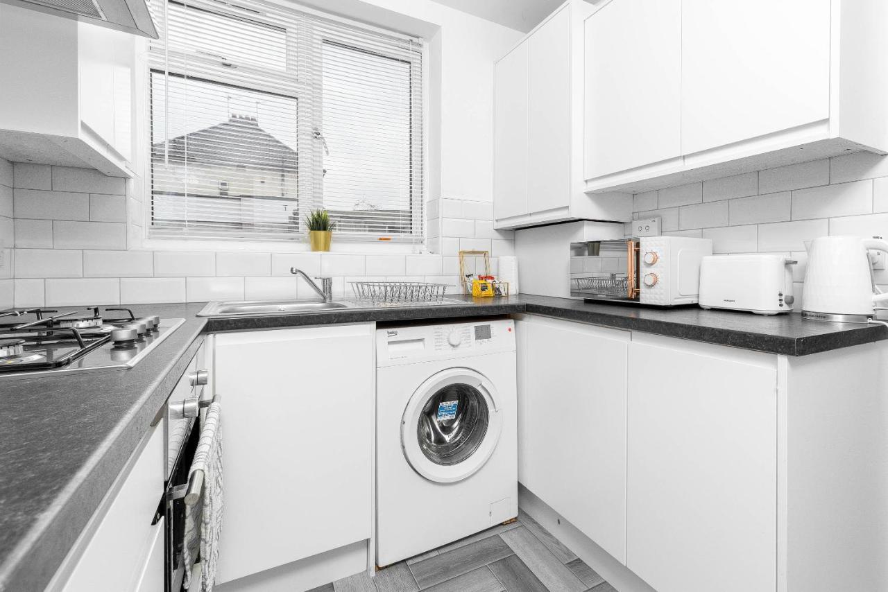 5 Bedroom House - 10 Guests - Multiple Off Street Parking - Garden - Smart Tv - Wifi - Contractors - Families - Groups Бирмингем Экстерьер фото