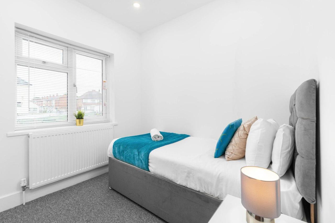 5 Bedroom House - 10 Guests - Multiple Off Street Parking - Garden - Smart Tv - Wifi - Contractors - Families - Groups Бирмингем Экстерьер фото
